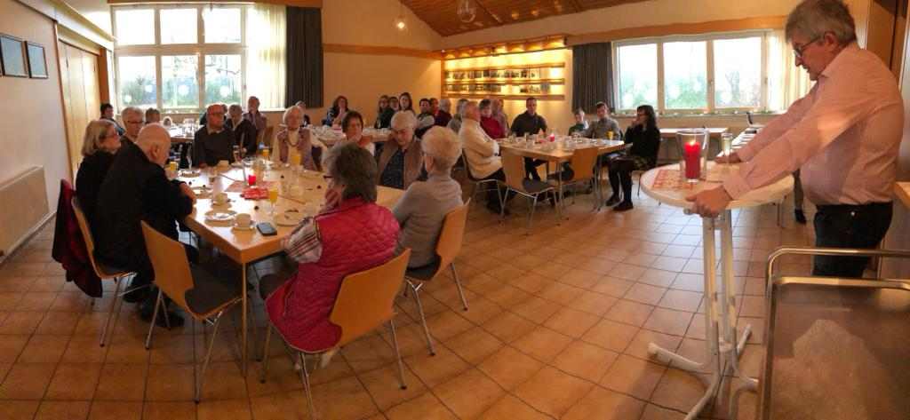 Blick in das Bürgerhaus, wo sich im Laufe des Nachmittags alle Plätze füllten